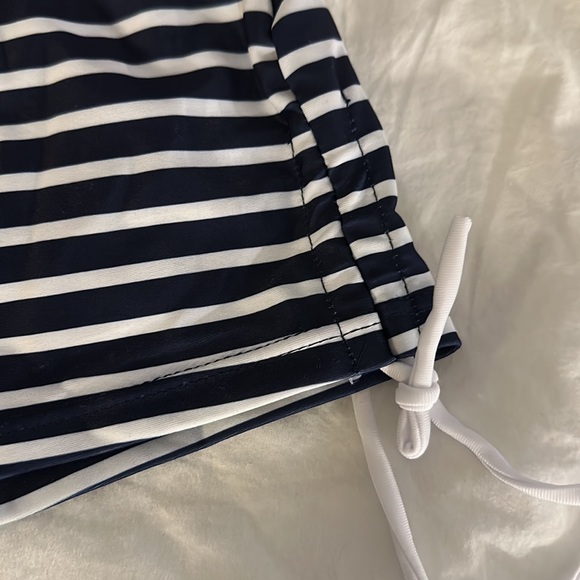 17 Basic’s HELLO SUMMER Tankini Top. SZ LRG Navy and white stripe w/cups NWT - Picture 4 of 7